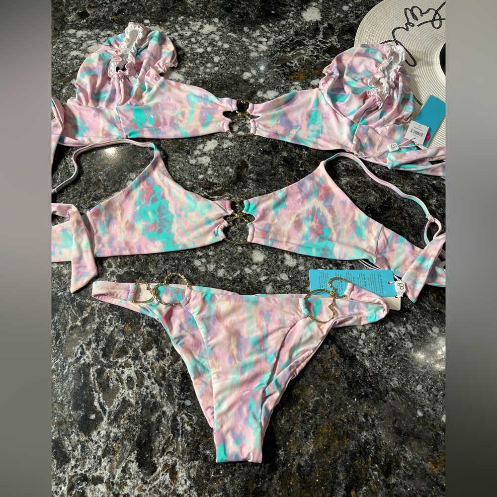 NWT THREE pieces beach bunny bikini M top/DD top/L bottoms very rare LEXI LOVE 💕